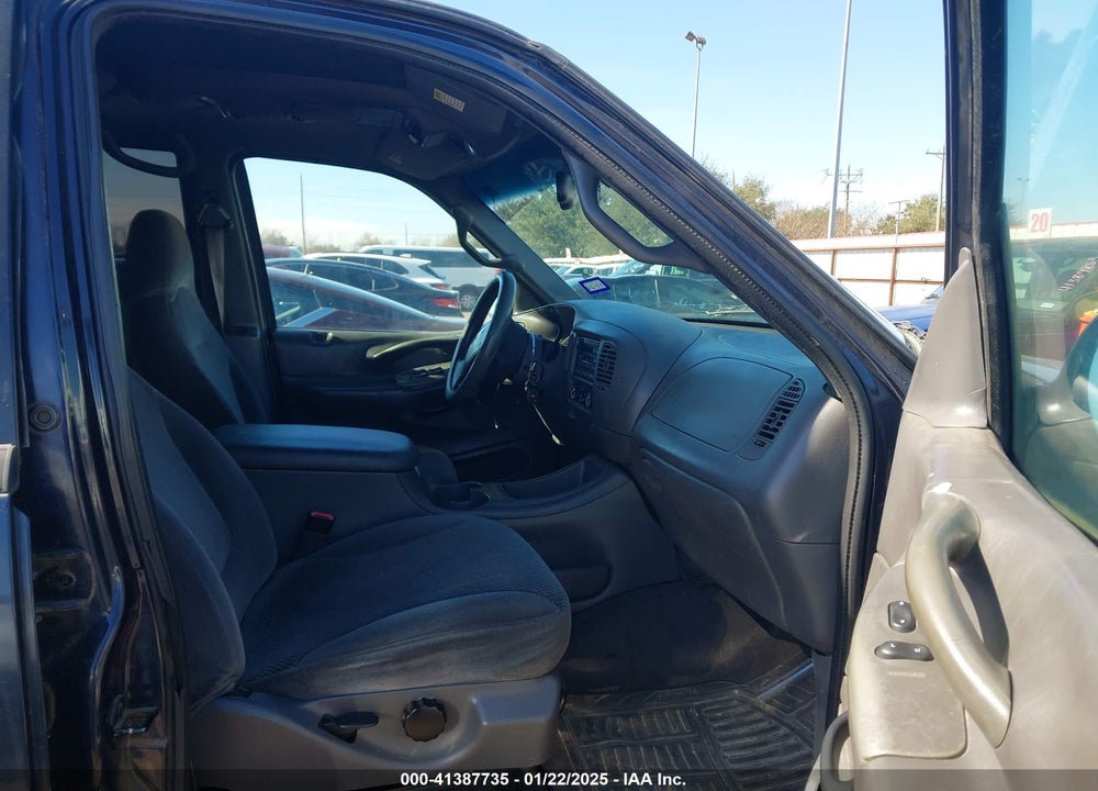 2000 FORD EXPEDITION XLT VIN: 1FMRU15L5YLA24210