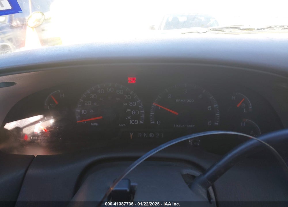 2000 FORD EXPEDITION XLT VIN: 1FMRU15L5YLA24210