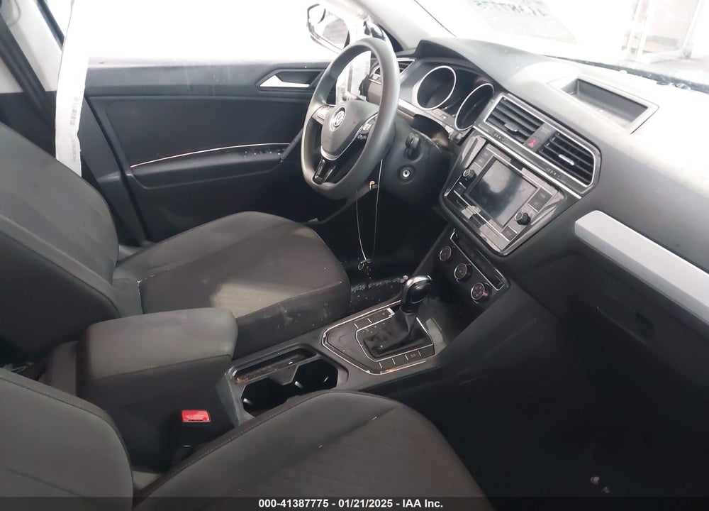 2019 VOLKSWAGEN TIGUAN VIN: 3VV1B7AX1KM073074