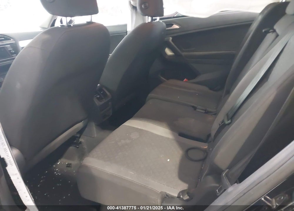 2019 VOLKSWAGEN TIGUAN VIN: 3VV1B7AX1KM073074