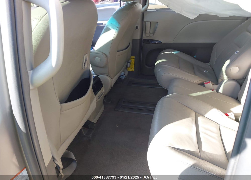 2015 TOYOTA SIENNA VIN: 5TDYK3DC8FS547056