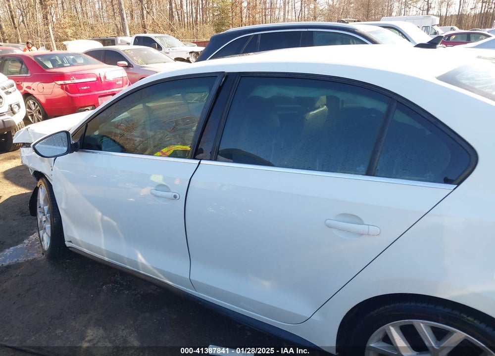 2014 VOLKSWAGEN JETTA VIN: 3VW5T7AJ2EM312965