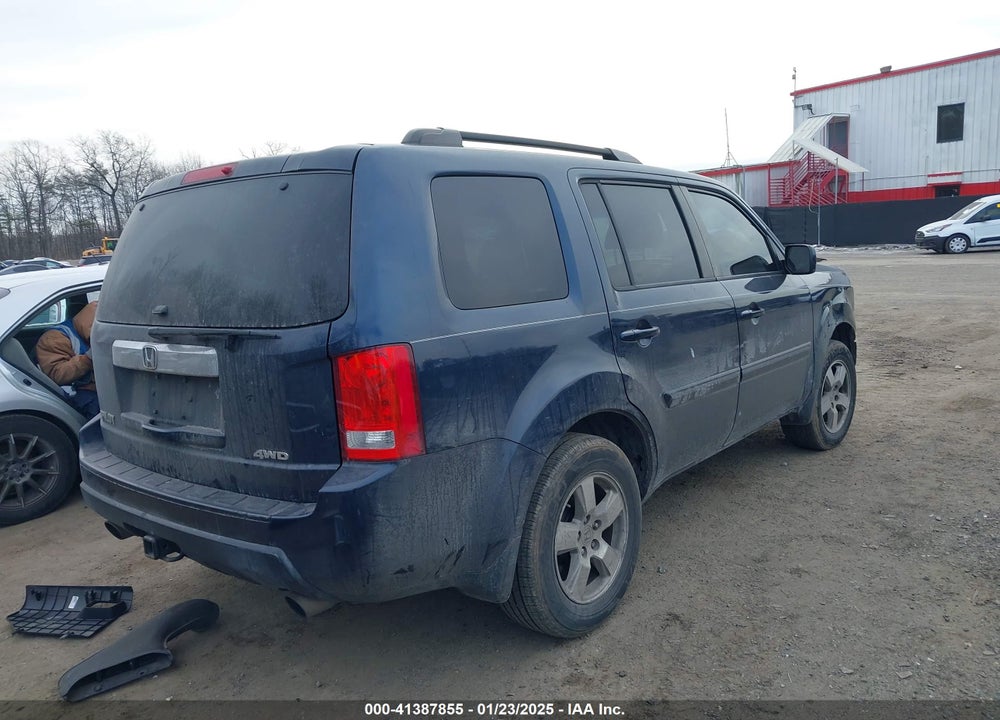 2011 HONDA PILOT EX-L VIN: 5FNYF4H64BB103413