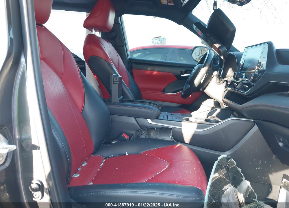2021 TOYOTA HIGHLANDER VIN: 5TDLZRAH4MS061236