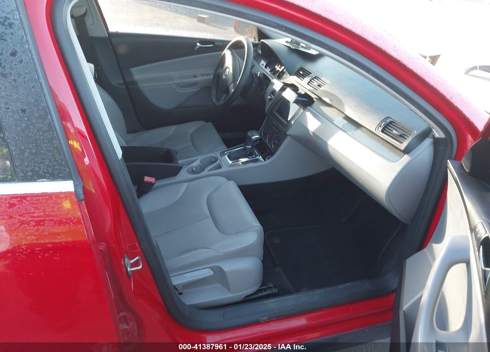 2008 VOLKSWAGEN PASSAT TURBO VIN: WVWJK73C78E232803