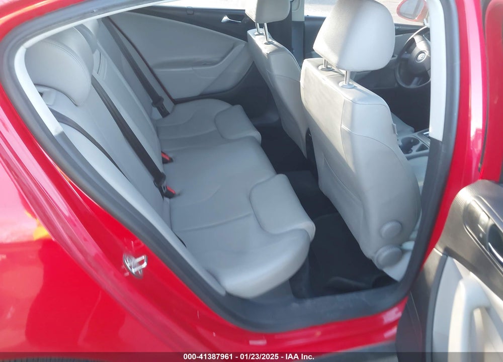 2008 VOLKSWAGEN PASSAT TURBO VIN: WVWJK73C78E232803