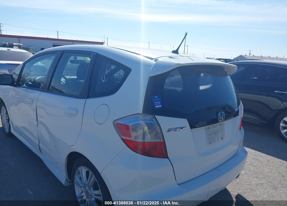 2010 HONDA FIT VIN: JHMGE8H4XAS014949