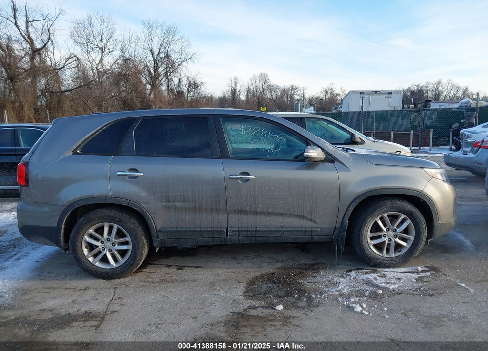 2015 KIA SORENTO LX VIN: 5XYKT3A64FG583521