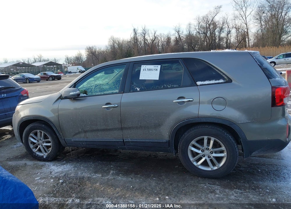 2015 KIA SORENTO LX VIN: 5XYKT3A64FG583521