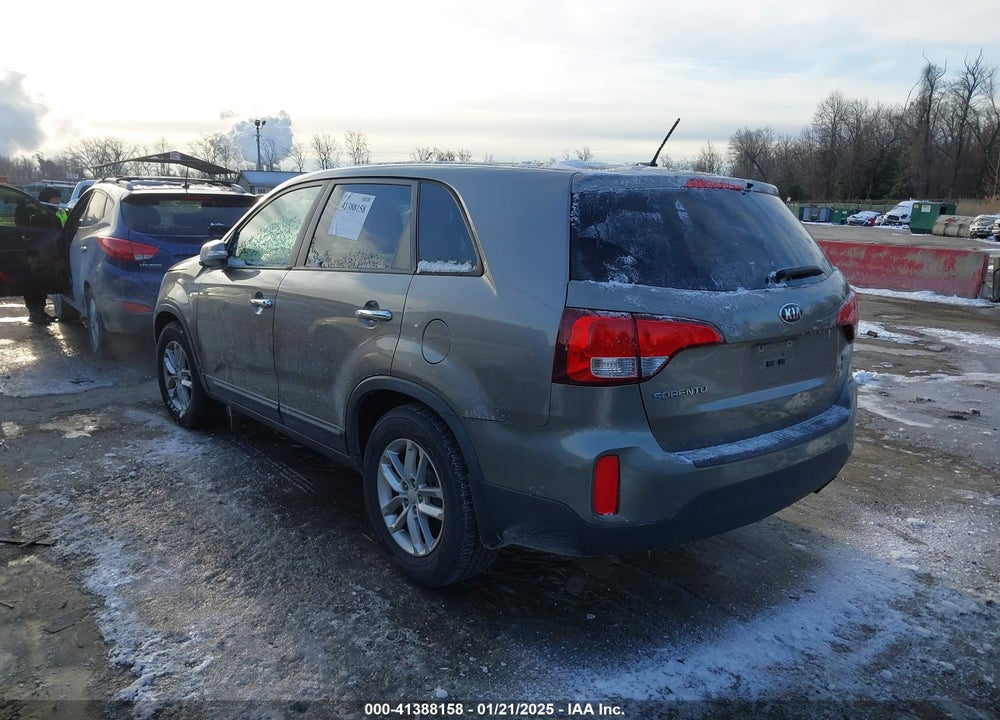 2015 KIA SORENTO LX VIN: 5XYKT3A64FG583521