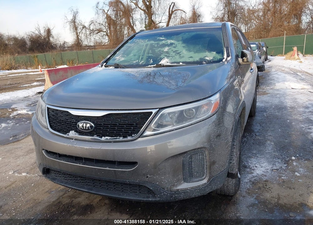 2015 KIA SORENTO LX VIN: 5XYKT3A64FG583521