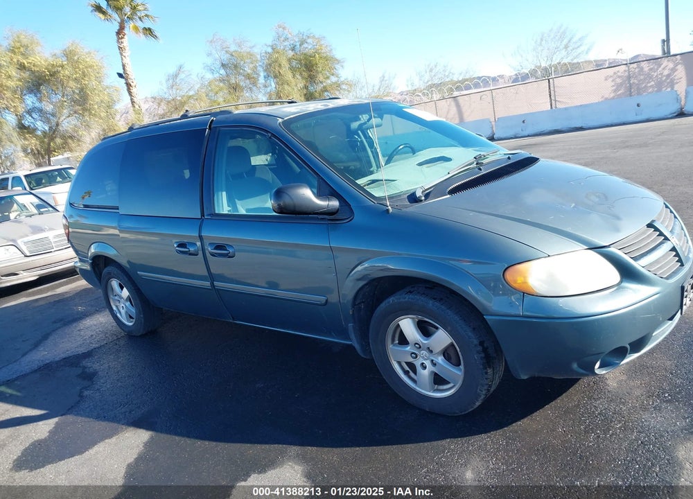 2005 DODGE GRAND CARAVAN SXT VIN: 2D8GP44L85R153973