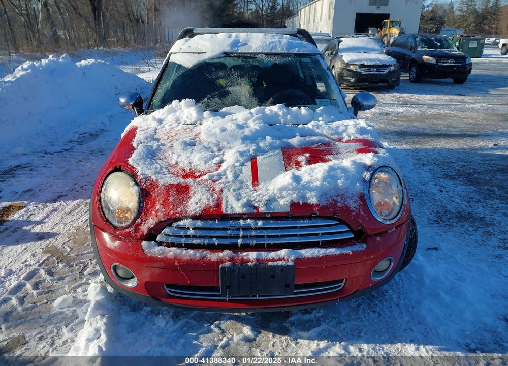 2008 MINI COOPER VIN: WMWMF33518TU68853