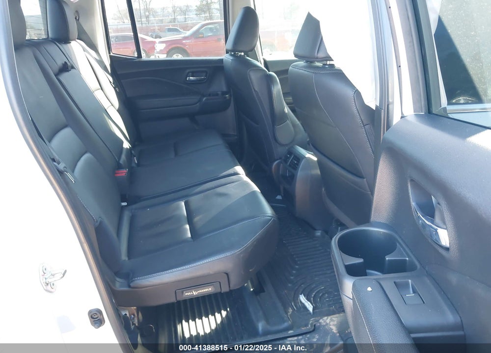 2018 HONDA RIDGELINE VIN: 5FPYK3F71JB016317