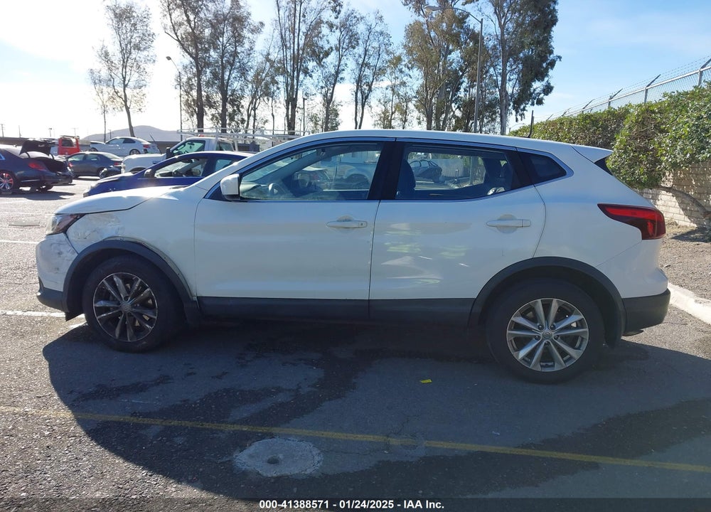 2017 NISSAN ROGUE SPORT S VIN: JN1BJ1CP7HW014185