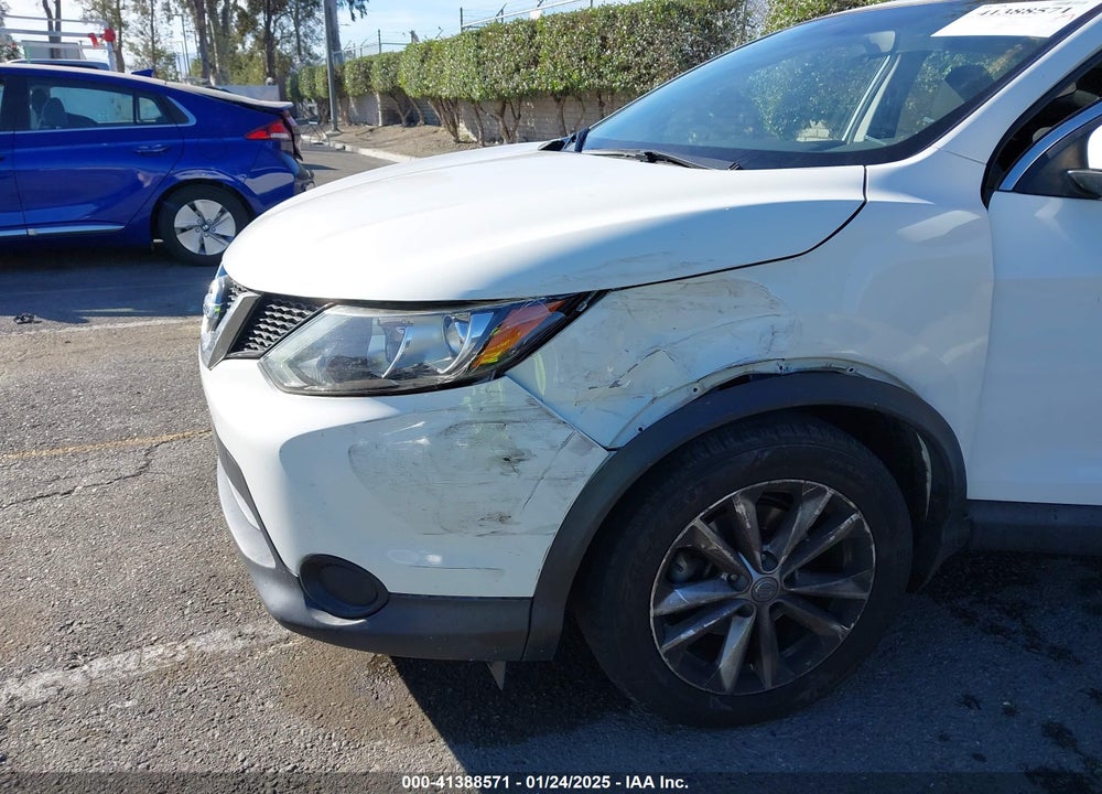 2017 NISSAN ROGUE SPORT S VIN: JN1BJ1CP7HW014185