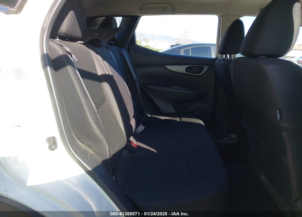 2017 NISSAN ROGUE SPORT S VIN: JN1BJ1CP7HW014185