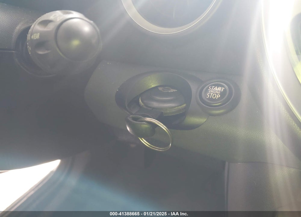 2011 MINI COOPER S VIN: WMWSV3C58BTY14334
