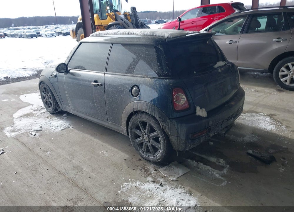 2011 MINI COOPER S VIN: WMWSV3C58BTY14334