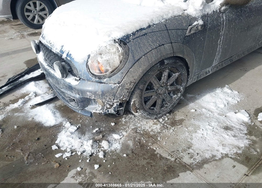 2011 MINI COOPER S VIN: WMWSV3C58BTY14334