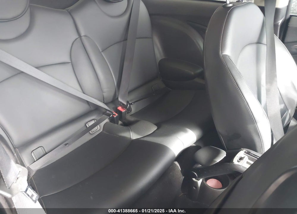 2011 MINI COOPER S VIN: WMWSV3C58BTY14334
