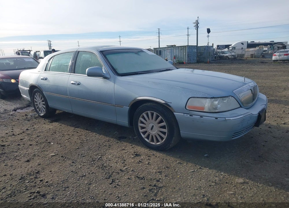 2005 LINCOLN TOWN CAR SIGNATURE VIN: 1LNHM81W75Y636900