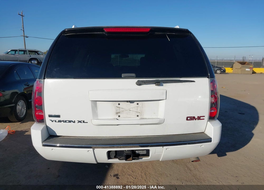 2011 GMC YUKON XL 1500 DENALI VIN: 1GKS1MEF4BR363222