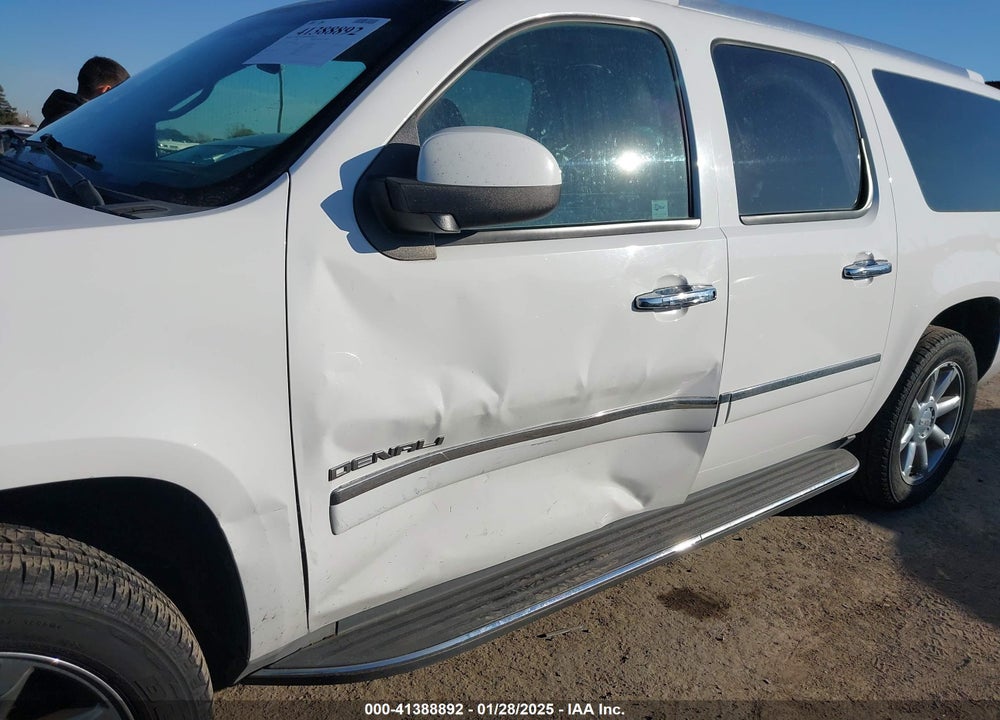 2011 GMC YUKON XL 1500 DENALI VIN: 1GKS1MEF4BR363222