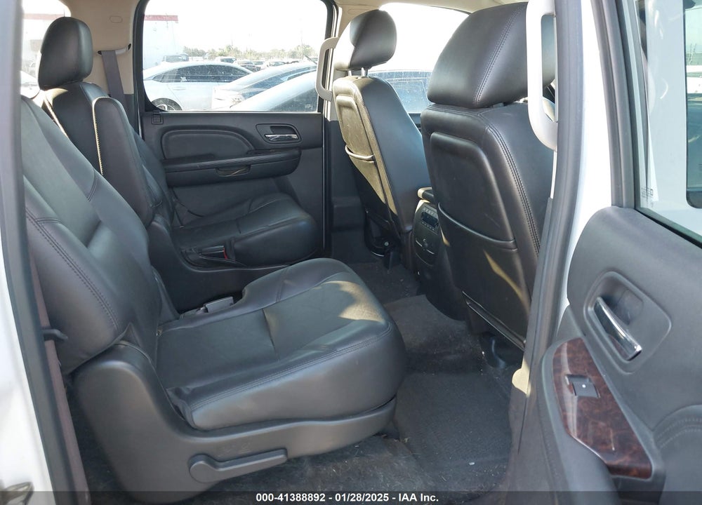 2011 GMC YUKON XL 1500 DENALI VIN: 1GKS1MEF4BR363222