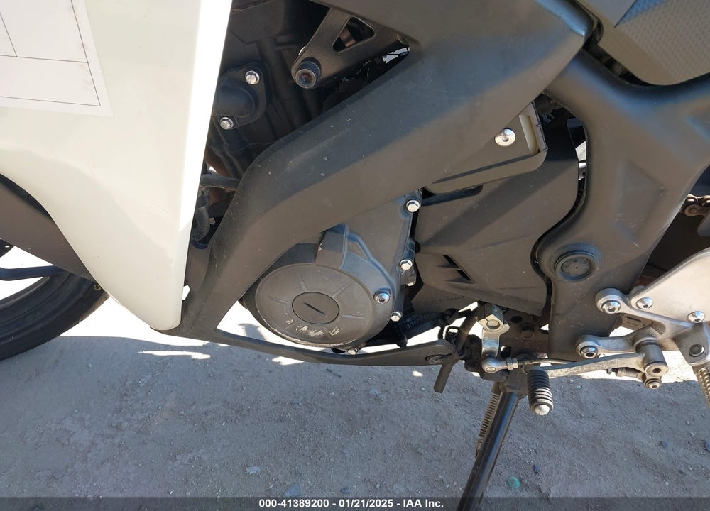 2016 YAMAHA YZFR3 VIN: MH3RH06YXGK014906