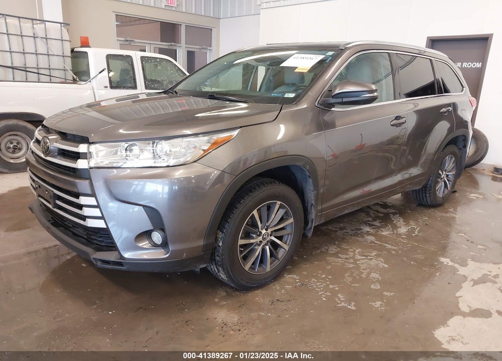 2018 TOYOTA HIGHLANDER XLE VIN: 5TDJZRFH2JS539391