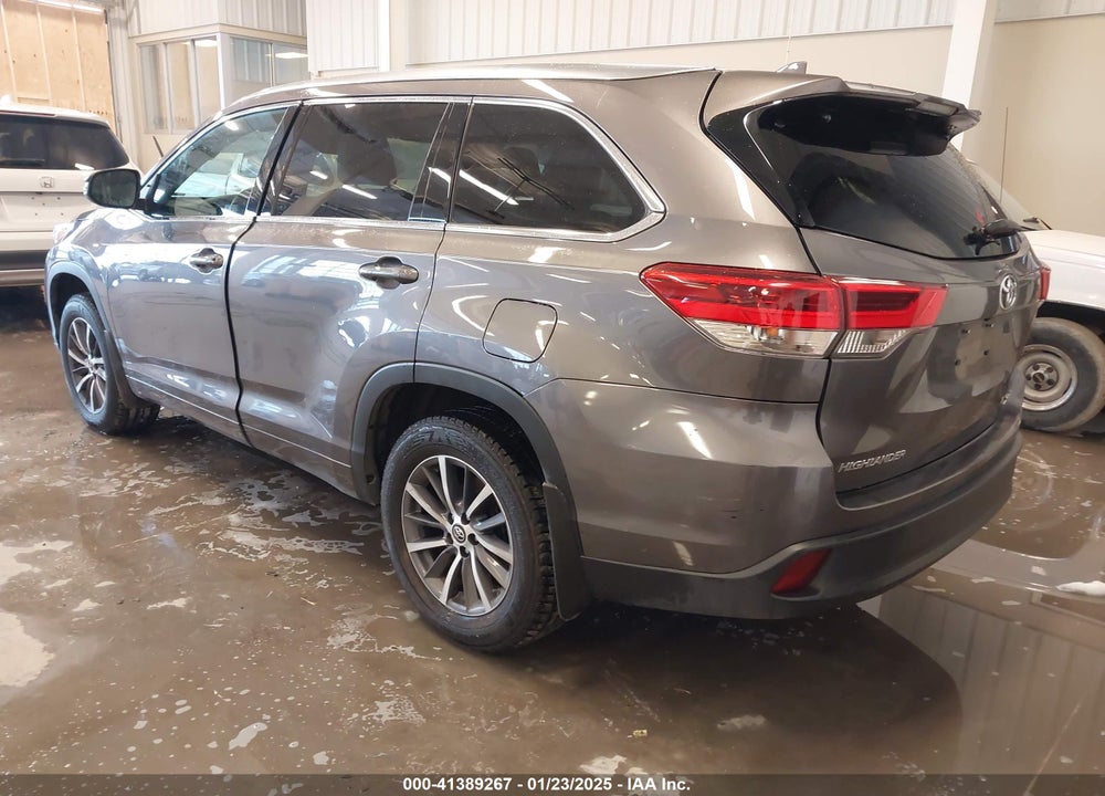 2018 TOYOTA HIGHLANDER XLE VIN: 5TDJZRFH2JS539391