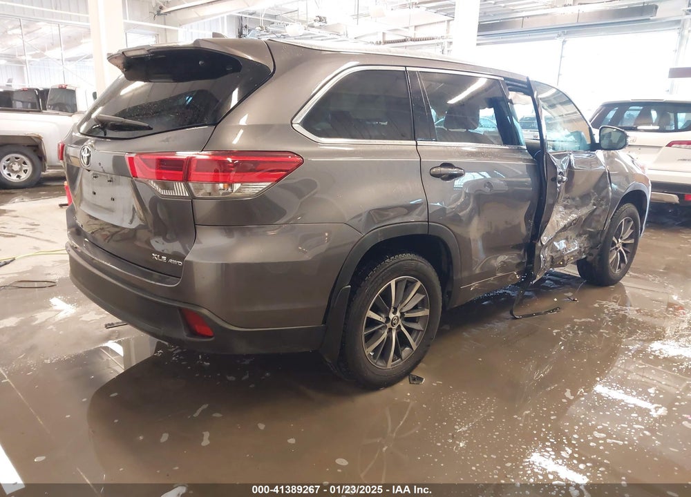 2018 TOYOTA HIGHLANDER XLE VIN: 5TDJZRFH2JS539391