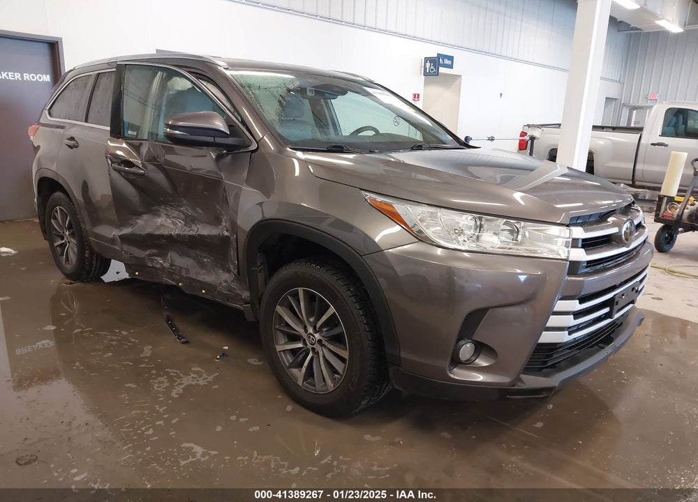 2018 TOYOTA HIGHLANDER XLE VIN: 5TDJZRFH2JS539391