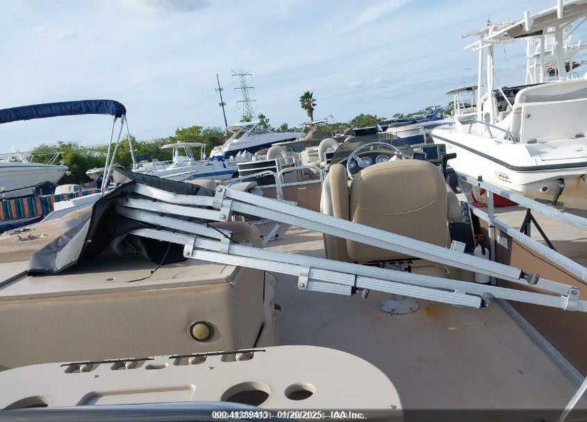 2014 MANITOU OASIS PONTOON VIN: TII37607G314