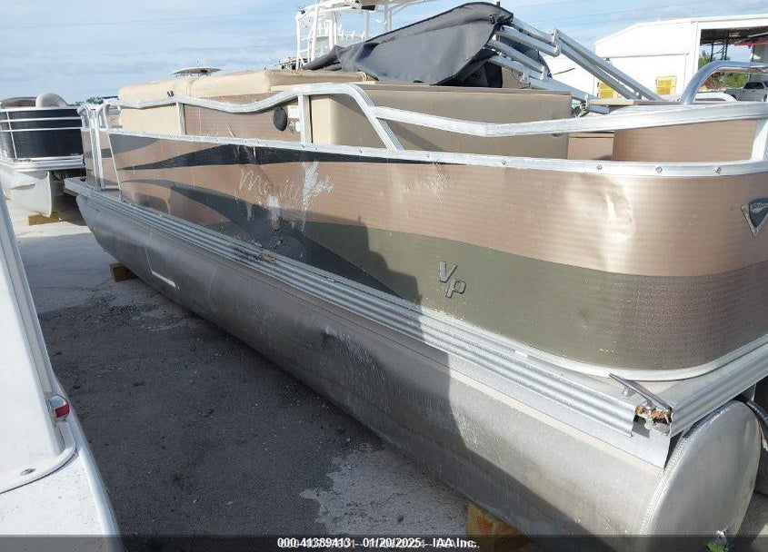 2014 MANITOU OASIS PONTOON VIN: TII37607G314