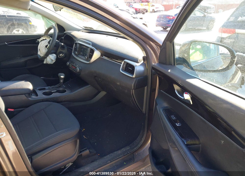 2019 KIA SORENTO 3.3L LX VIN: 5XYPGDA59KG570278