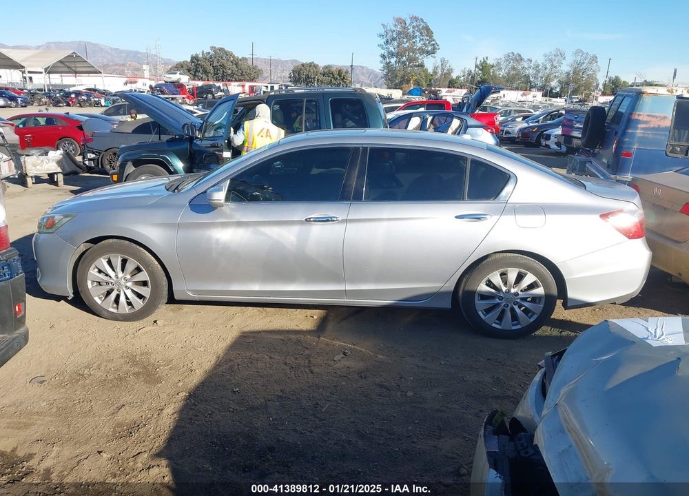 2015 HONDA ACCORD VIN: 1HGCR3F88FA012449