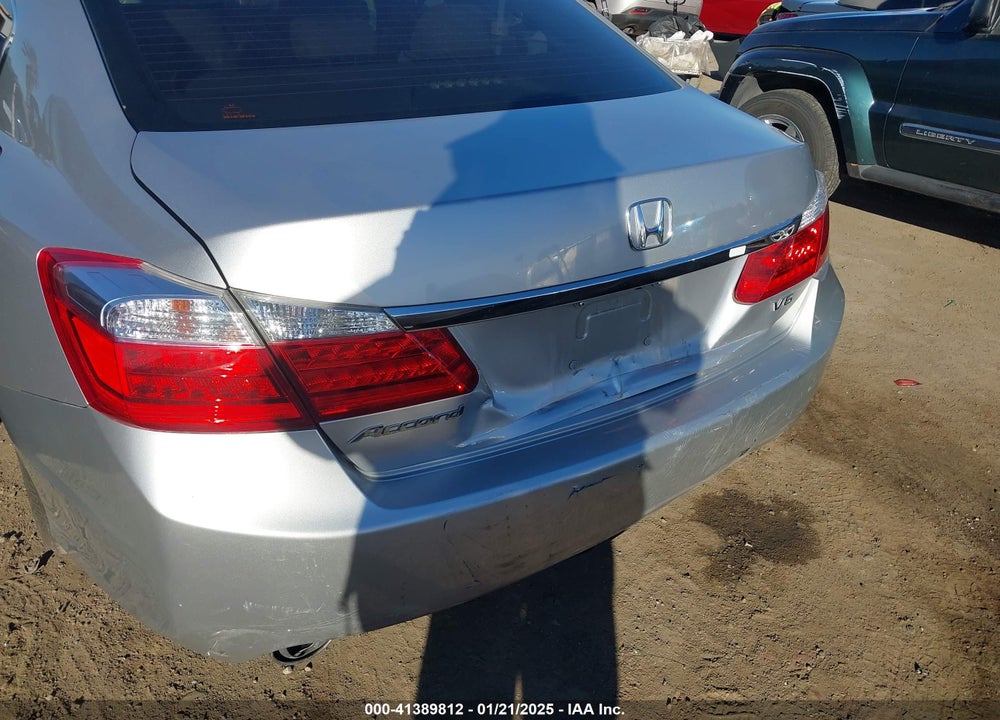 2015 HONDA ACCORD VIN: 1HGCR3F88FA012449
