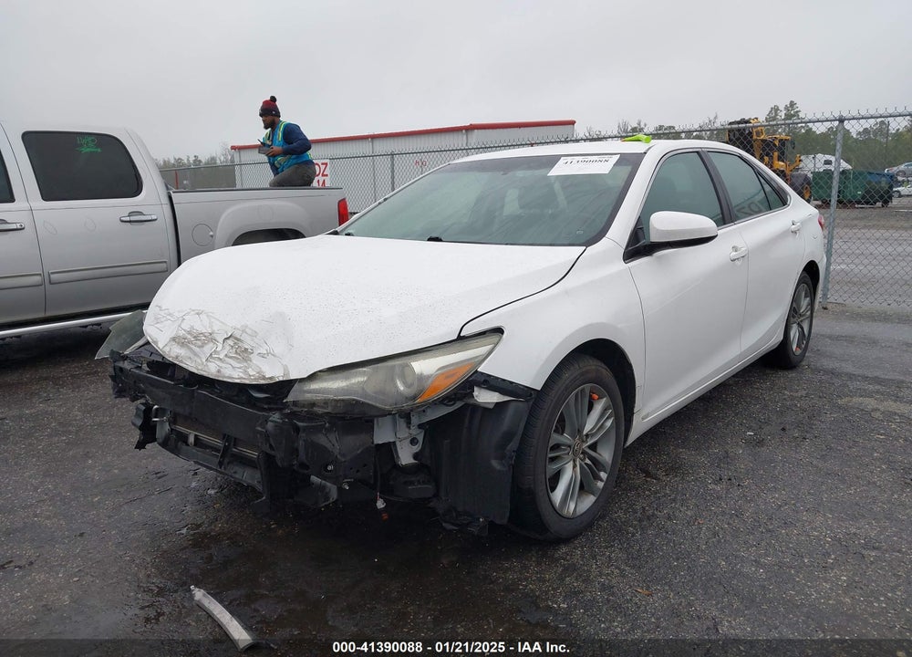 2015 TOYOTA CAMRY SE VIN: 4T1BF1FK2FU067055