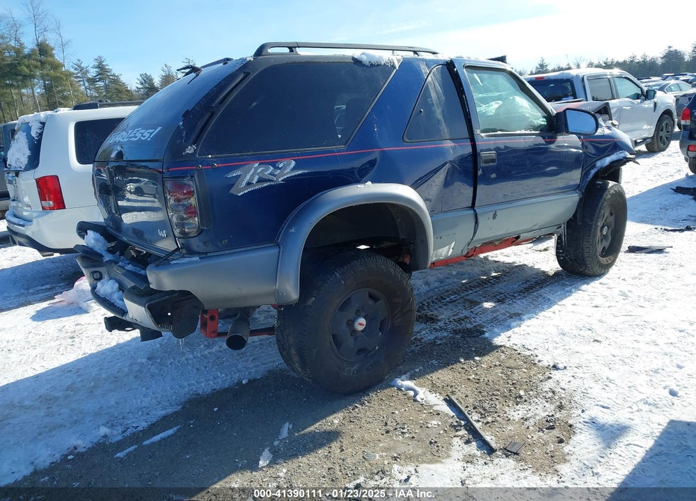 2002 CHEVROLET BLAZER LS VIN: 1GNCT18W02K117482