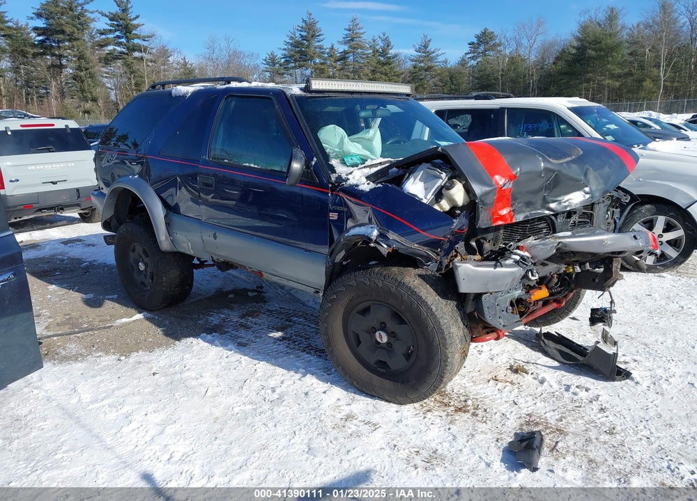2002 CHEVROLET BLAZER LS VIN: 1GNCT18W02K117482