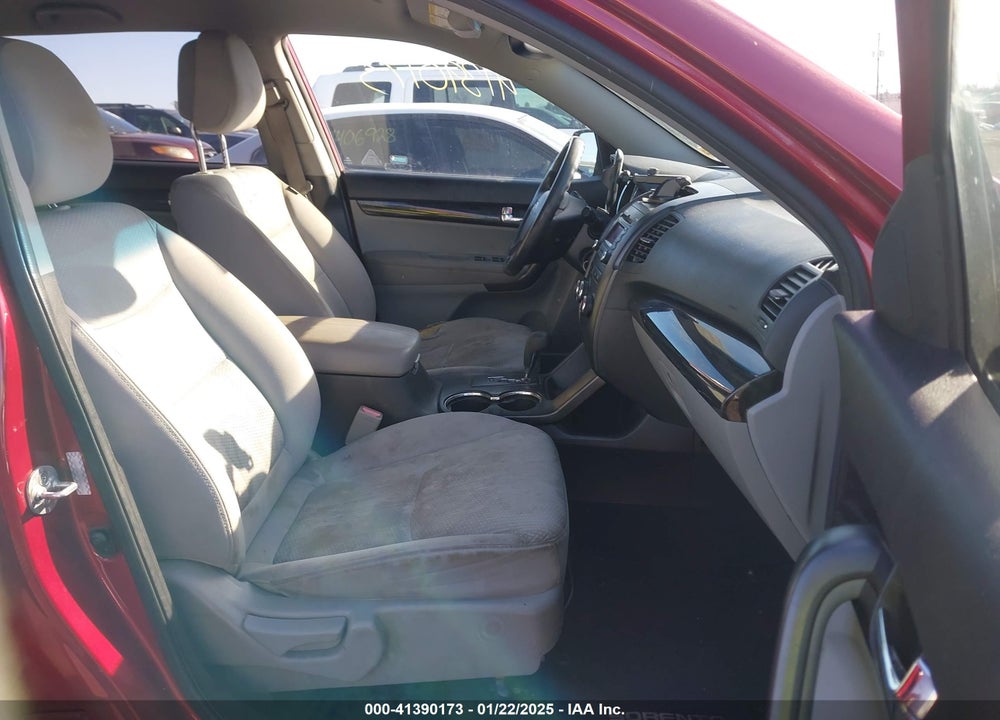 2011 KIA SORENTO LX V6 VIN: 5XYKT4A29BG085053