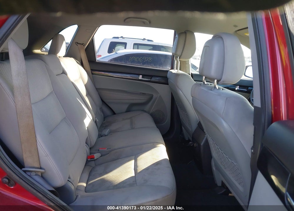 2011 KIA SORENTO LX V6 VIN: 5XYKT4A29BG085053