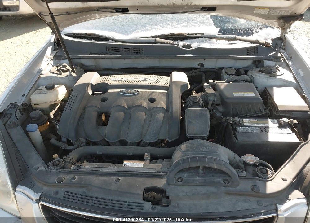 2008 KIA OPTIMA VIN: KNAGE123X85238124