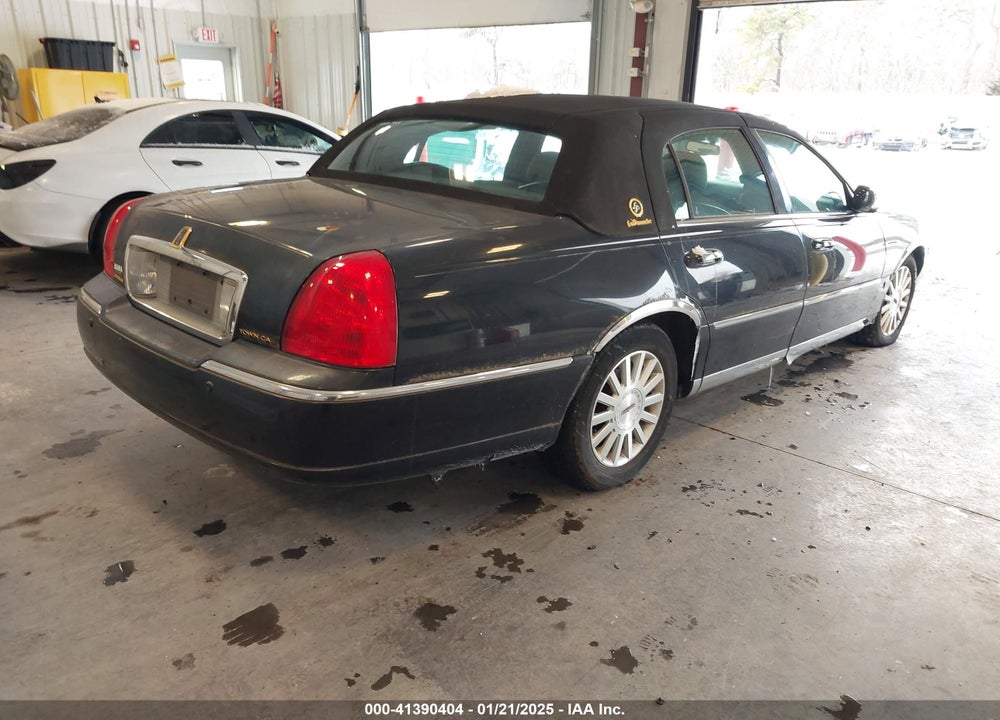 2004 LINCOLN TOWN CAR ULTIMATE VIN: 1LNHM83W64Y644935