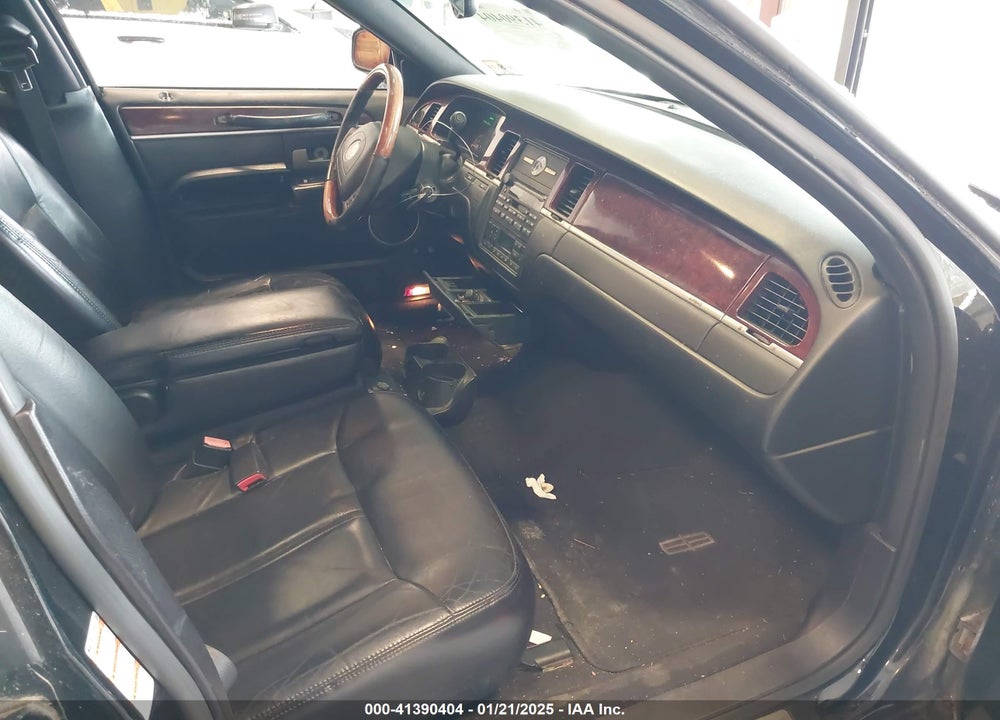 2004 LINCOLN TOWN CAR ULTIMATE VIN: 1LNHM83W64Y644935