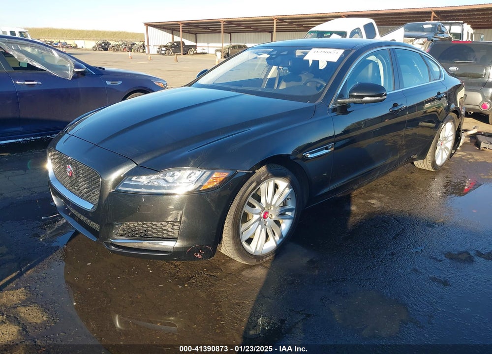 2018 JAGUAR XF VIN: SAJBE4EV4JCY56439
