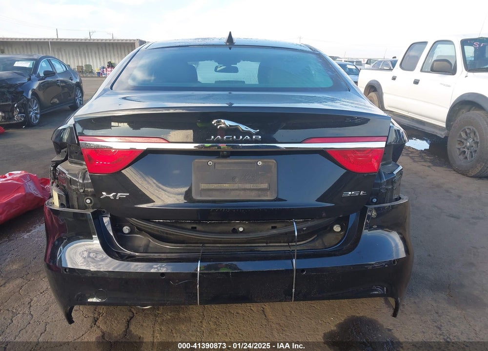 2018 JAGUAR XF VIN: SAJBE4EV4JCY56439