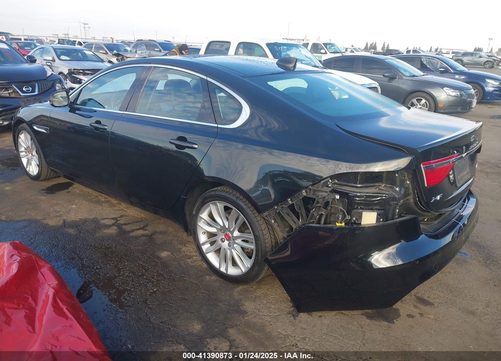2018 JAGUAR XF VIN: SAJBE4EV4JCY56439